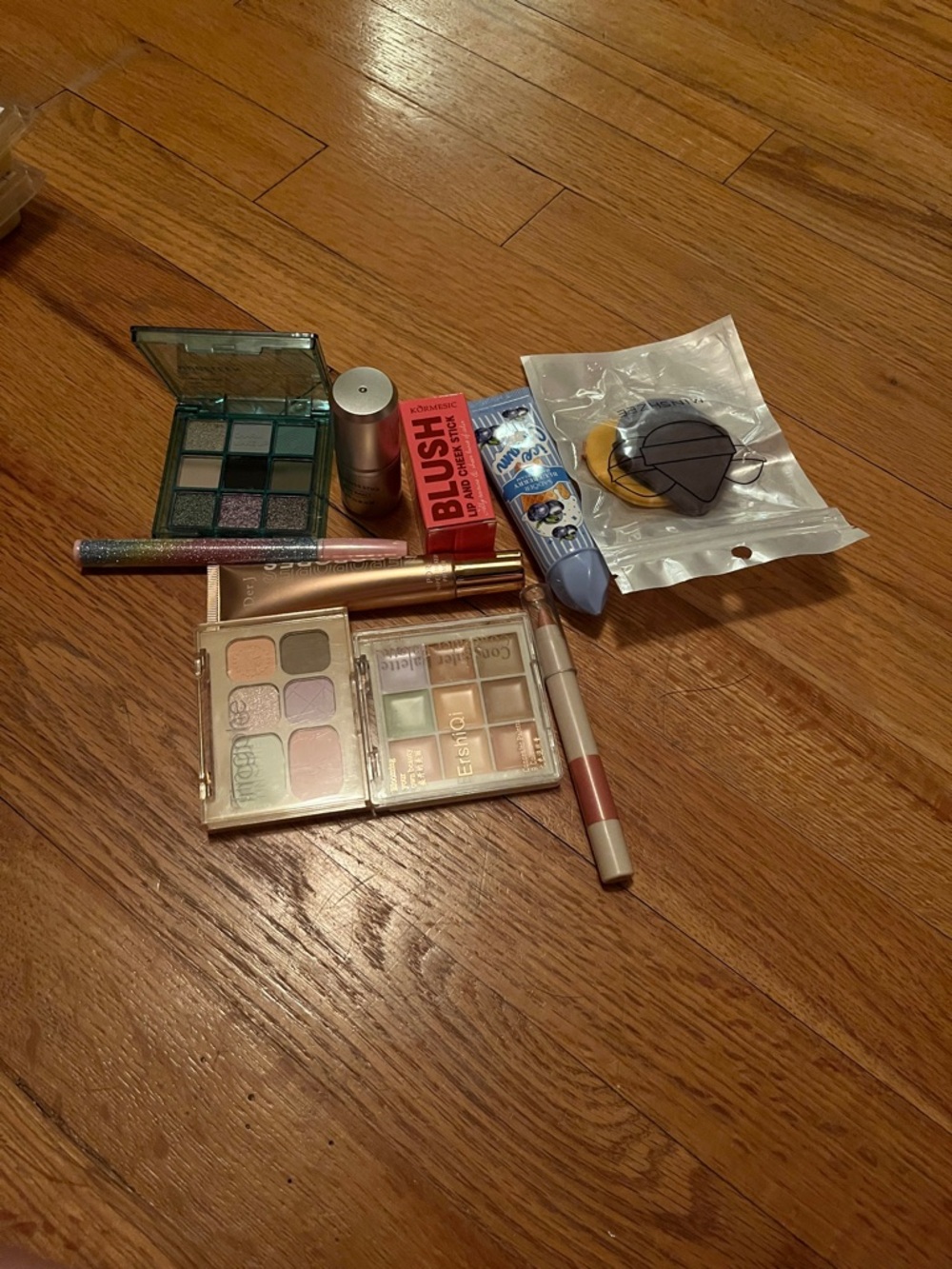 Women's Makeup bundle 10 pieces price firm